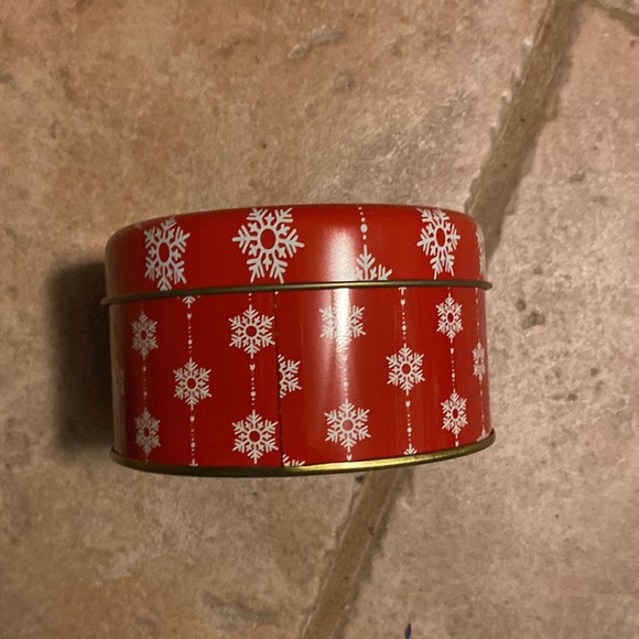 Mini round Merry Christmas tin nwt - Picture 2 of 3